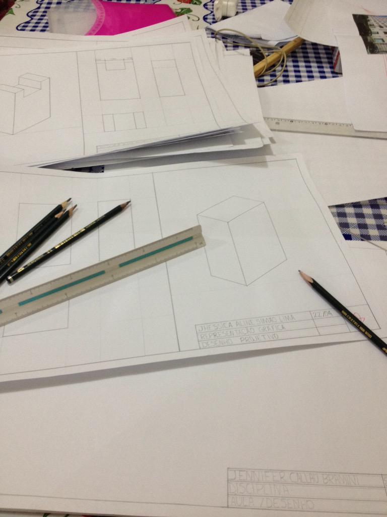 jenniferbramini's tweet photo. Mesmo cansada hoje não tem descanso. 😓📐✏️#corujão hahahah http://t.co/FsAXgQvfAo