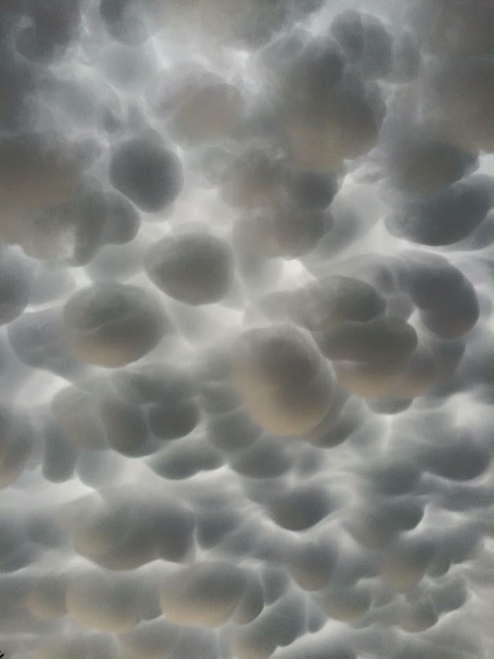HDdereknicolson's tweet photo. Crazy sky after storms over Round Rock http://t.co/DW2LuIqBan
