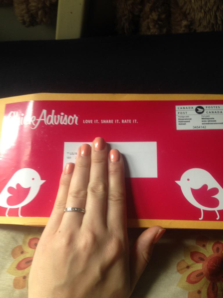 griechux's tweet photo. @ChickAdvisor I like your new campaign package/ing look! Way to go!I can see that red from far away now :) #withstyle http://t.co/n3gILJSBoM