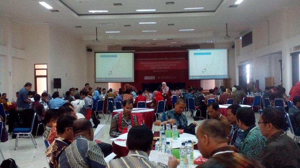 fktik2015's tweet photo. Sedang fokus #FGD #FKTIK @Makassar http://t.co/TpjTyyDfDr