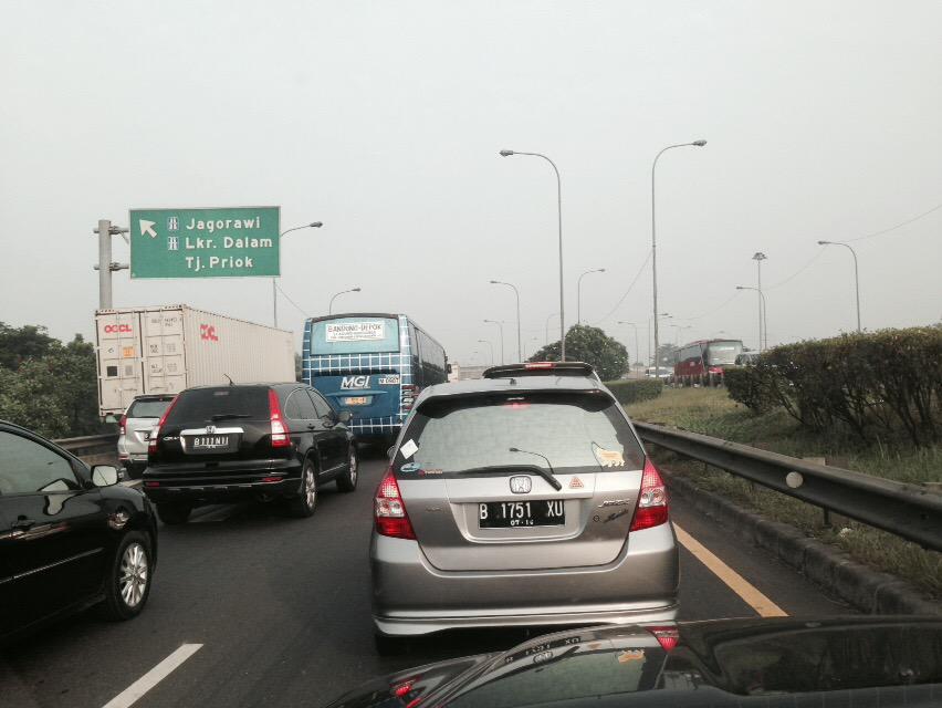 SonoraFM92's tweet photo. #Lalin92FM 07.38: Arus lalin Tol Cilangkap-Lenteng Agung, padat merayap. sebaliknya lancar. http://t.co/4MDI7z9Ovu via @mayokoaiko