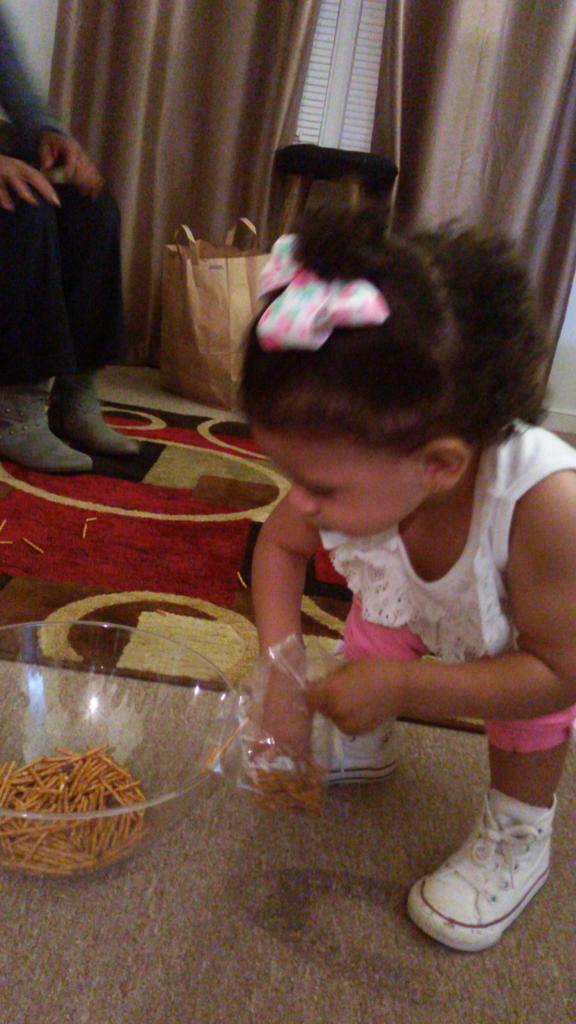 williamspain11's tweet photo. My lil Cuzin Khloe.. http://t.co/Tif4J7cTIt