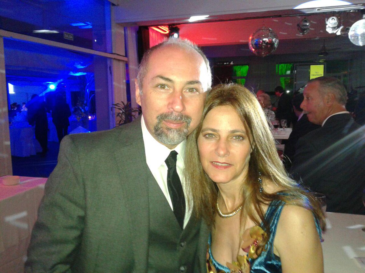 2015BFK's tweet photo. #felicidadesLawnTennis por estos cien años http://t.co/QEDGz6dJeD
