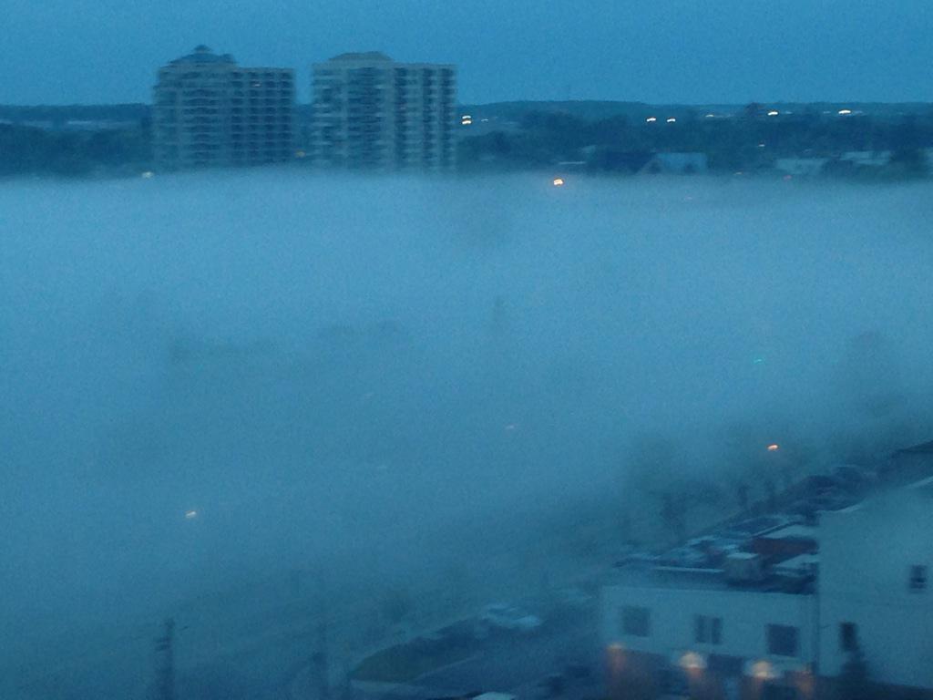 mikewalkerctv's tweet photo. Fog over Barrie waterfront and downtown http://t.co/7wOJWFoxDx