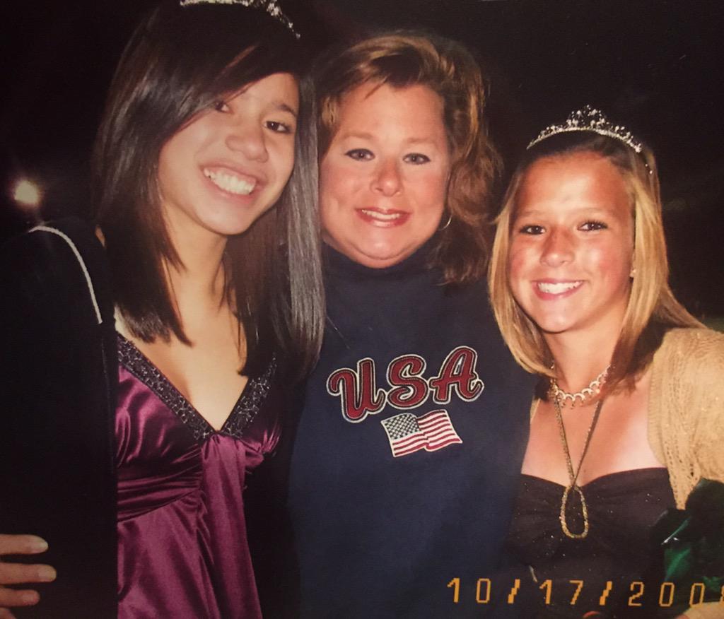 Nicole__Burk's tweet photo. Flashback Monday and happy 21st b-day @kellidann ❤️🎉🎈🍻 hope it's perfect! http://t.co/MZJzcKv0Hw