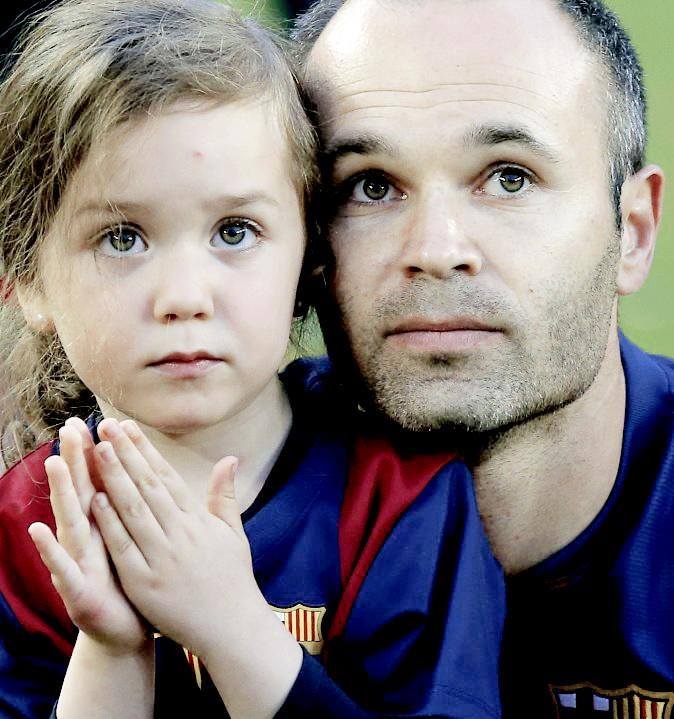 TwFCBarcelona's tweet photo. El mago y su hija. http://t.co/usNXOFqNSh