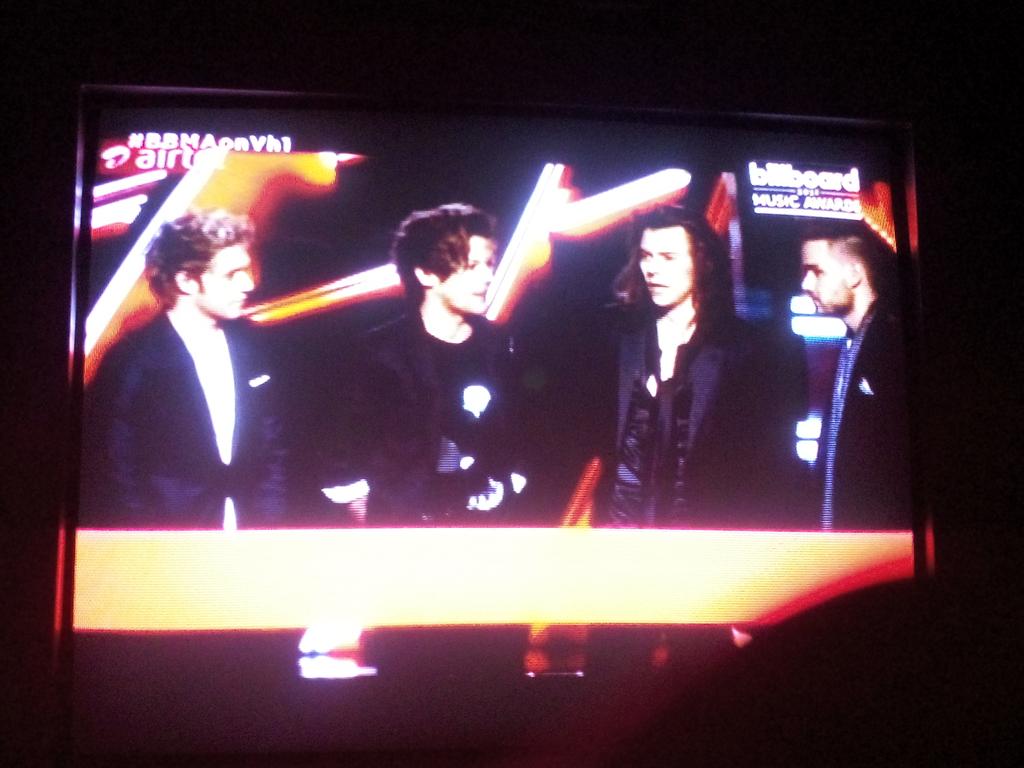 yadable29's tweet photo. #bbmas1d  love u so much...  U guys were great..  Missed Zayn though..  Congrats..  Love love 😍 😍 😍 😍 ✌👌👍💜 http://t.co/JM8cKeb4Sm