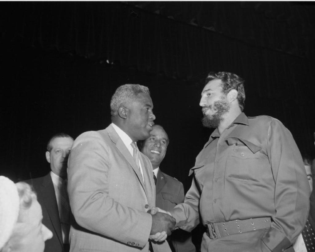 Amazing Historical Photo of Jackie Robinson with Fidel Castro in 1959 