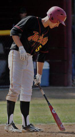vcspreps's tweet photo. Oxnard's Weiss has an angel next to him in the outfield... http://t.co/XFdxiWhIo4 http://t.co/P8zXtj0nBK