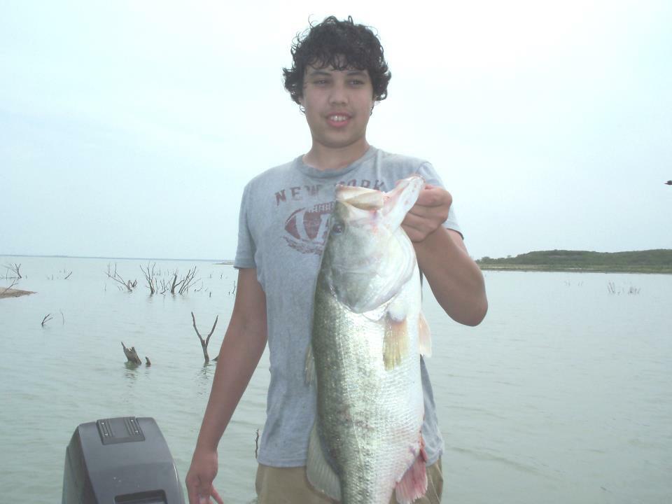 Dustyhands16's tweet photo. Throwback my personal best 11.5 from choke canyon in 2011 @_wormy @BASS_nation @LivingstonLures http://t.co/9G14j8NZaq