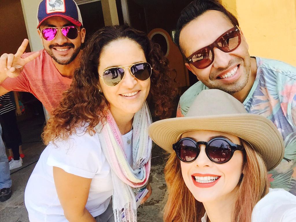 aracelyarambula's tweet photo. Con mi gran equipo @anapauval @daniellezama #Hector #FilmacionBarbara ✨👌🏻💝😘😘😘😜 http://t.co/6UBDym0F8j