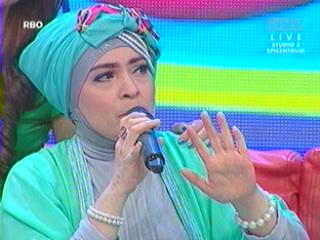 deeniehariyanti's tweet photo. Yg kuat bunda @Astrid_Kuya Semoga amal ibadah UCU dterima disisi Allah #RIPUcU @eatbulagaANTV http://t.co/4n2cP8NhA1