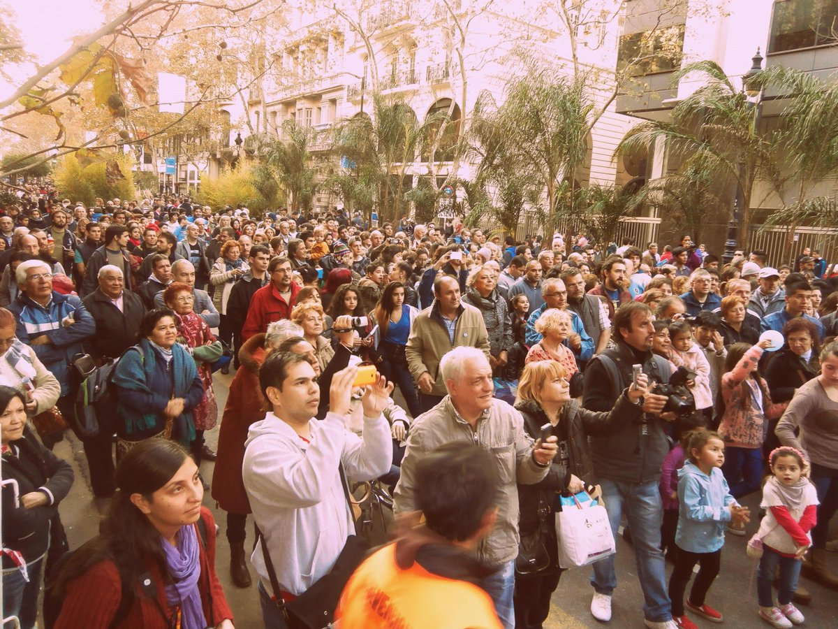 naty_bera's tweet photo. 24 de Mayo  Escenario en AV. DE MAYO...Nuestra música, PROVINCIA DE BUENOS AIRES!!! Música!!! http://t.co/DscCzlVMDS