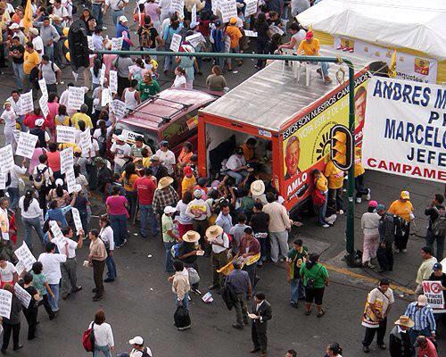 arturoceat's tweet photo. . @lopezobrador_ ¿Despensas como esas, o de otras? Hipócrita asqueroso http://t.co/neIQ6OeN0d