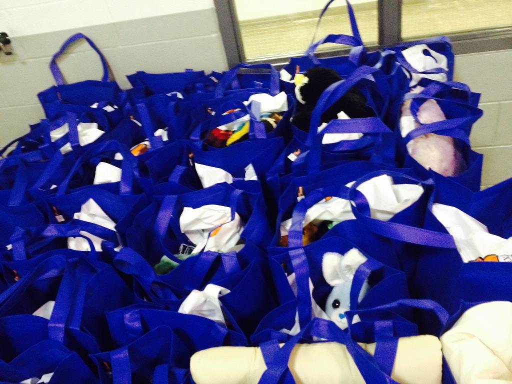 ReaganHSAVID's tweet photo. Look at all of the care packages the kids put together to donate to people going through homelessness! #soproud http://t.co/PPw1IiiiZX