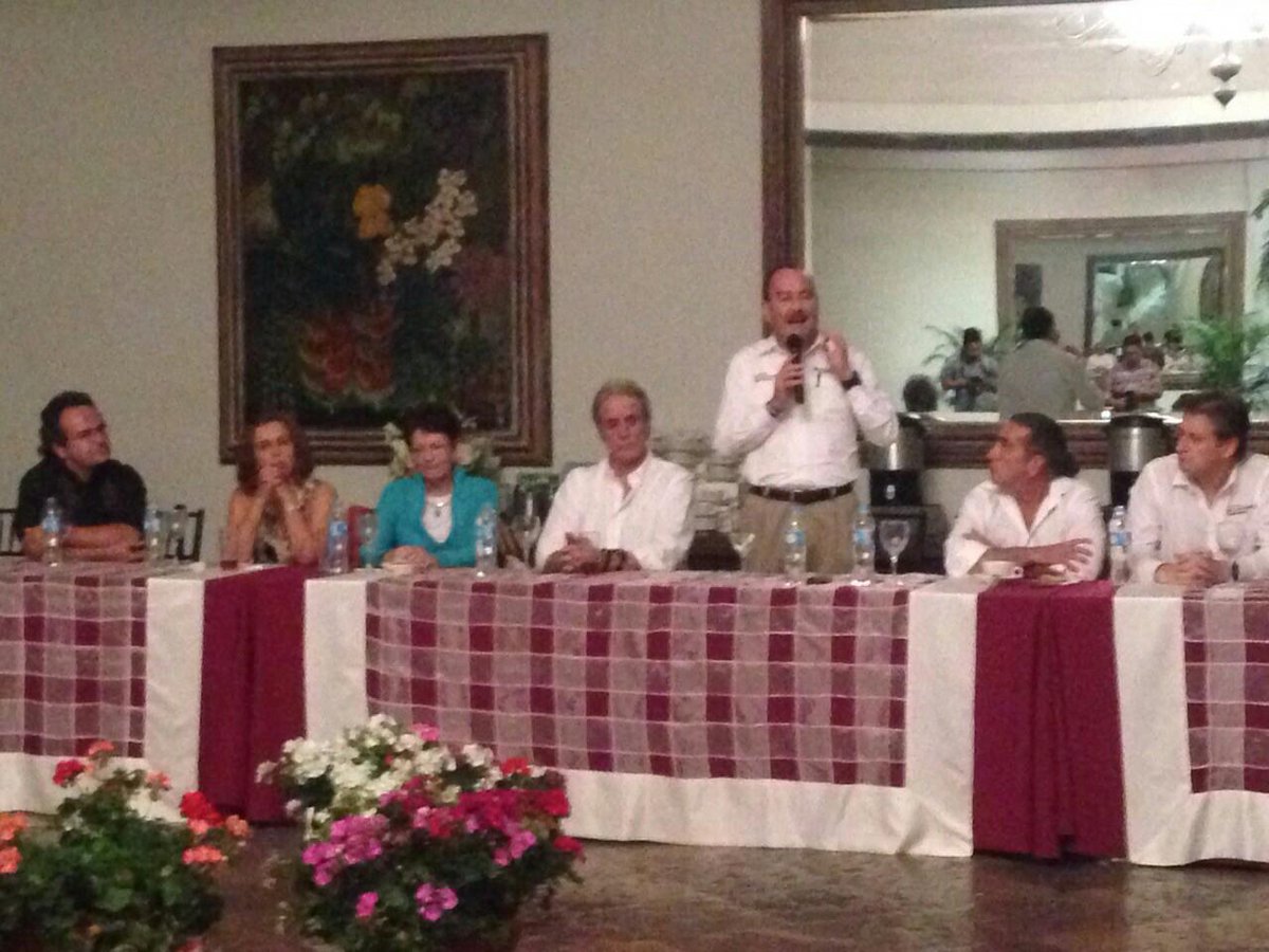 jorgemesseguer's tweet photo. Los hoteleros de Cuernavaca quieren, al igual que yo, 1 ciudad próspera, con seguridad, desarrollo social y económico http://t.co/yWh0tEbgyJ