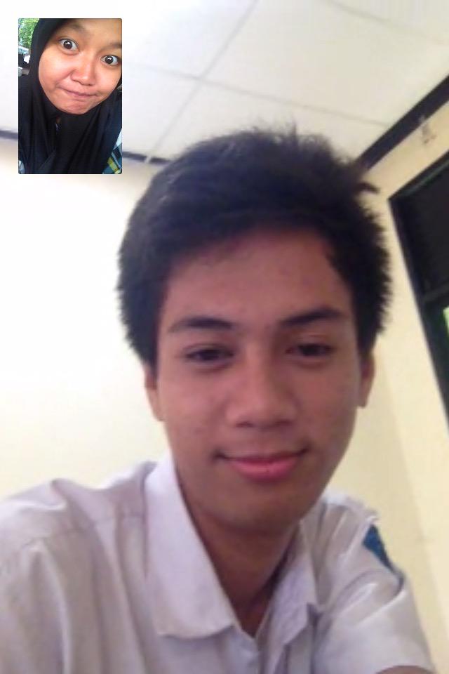 Video call sama yang lagi sekolah hahahah 😂😂😂 <a href="/ReskyMaulana_/">Resky Maulana</a>