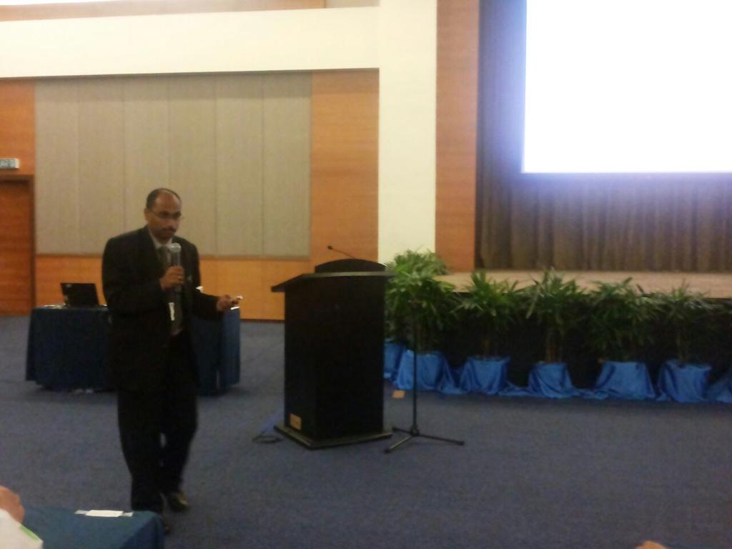 jkmhq's tweet photo. Ktua Pnolong Pngarah JPOKU En. @pathmak2009 : OKU &amp; cbrn dlm sistem kwgn. @zulkiplyramli @KPWKM @JPWanita @NAMNIEW http://t.co/TERGvUMsFr