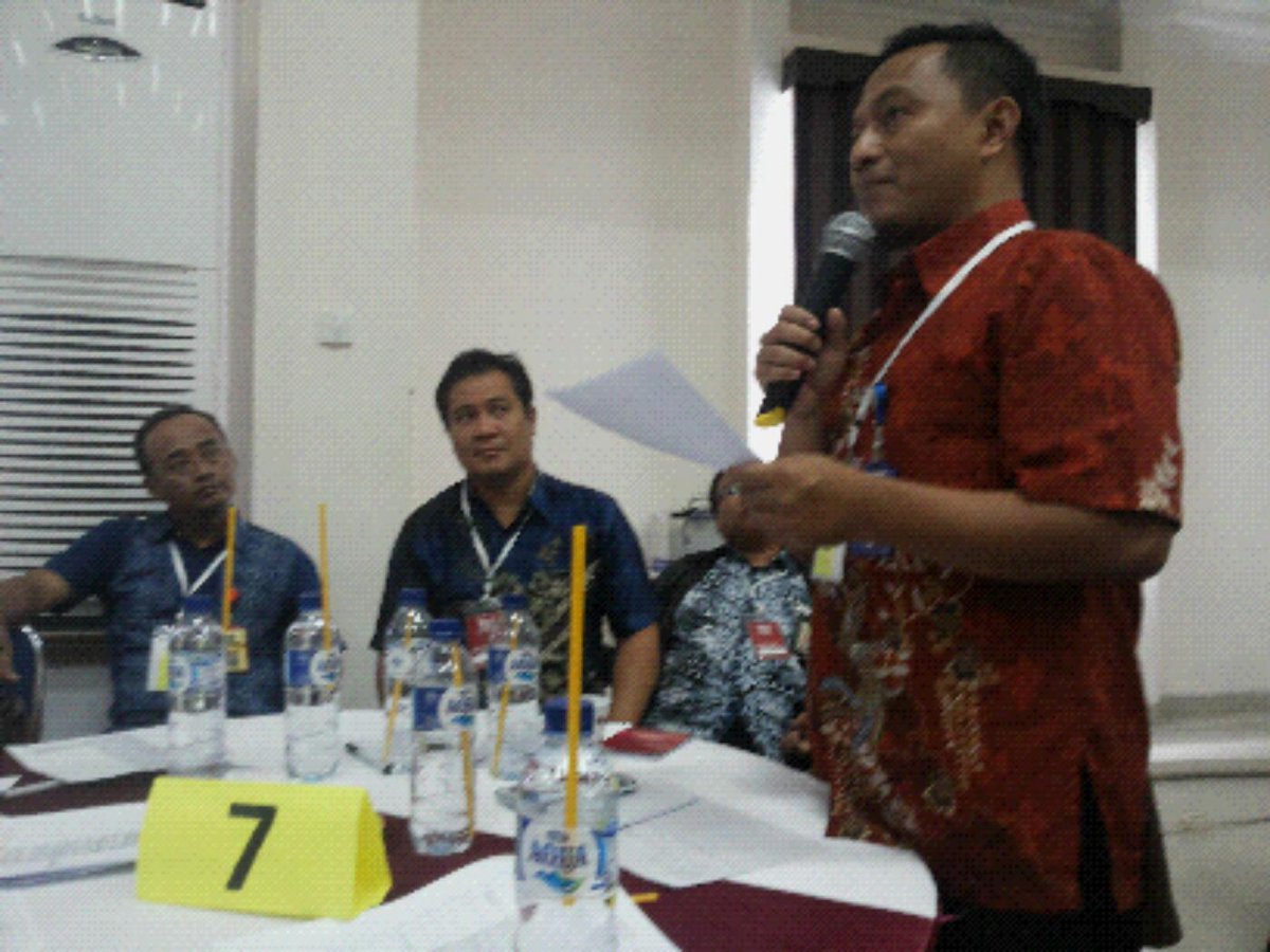congidi75's tweet photo. Penyampaian hasil FGD tim 7 http://t.co/7UyIZjSrDn