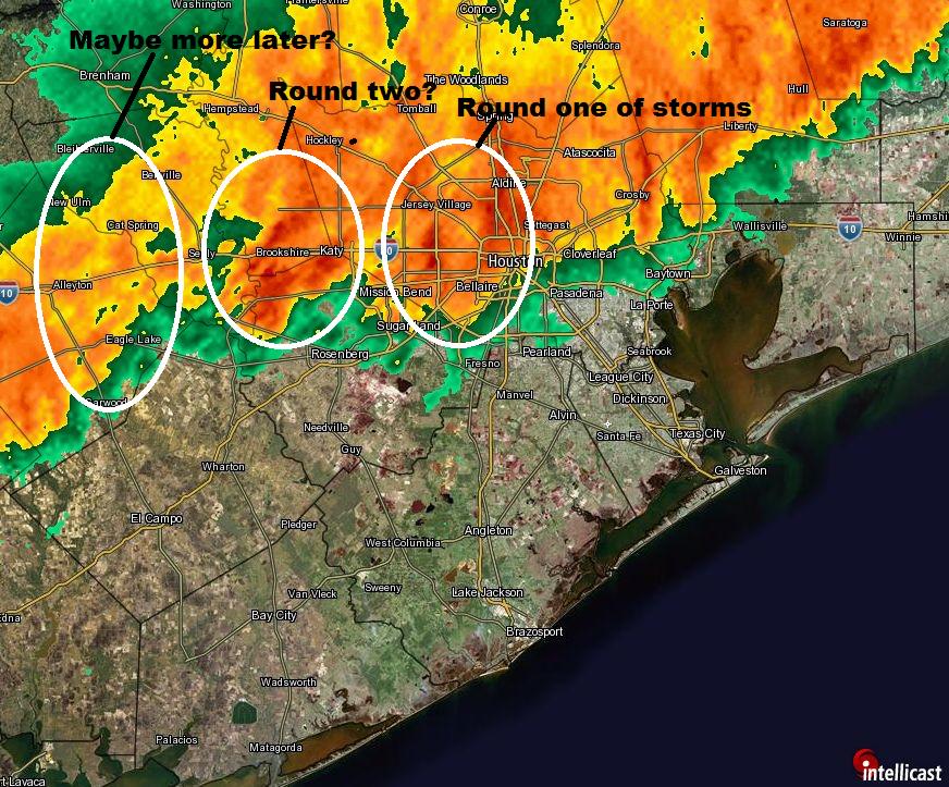 SciGuySpace's tweet photo. Major flooding possible in West Houston tonight. This is a potentially very serious situation. http://t.co/Op3a0qYt1v http://t.co/l9LDJPgHiI