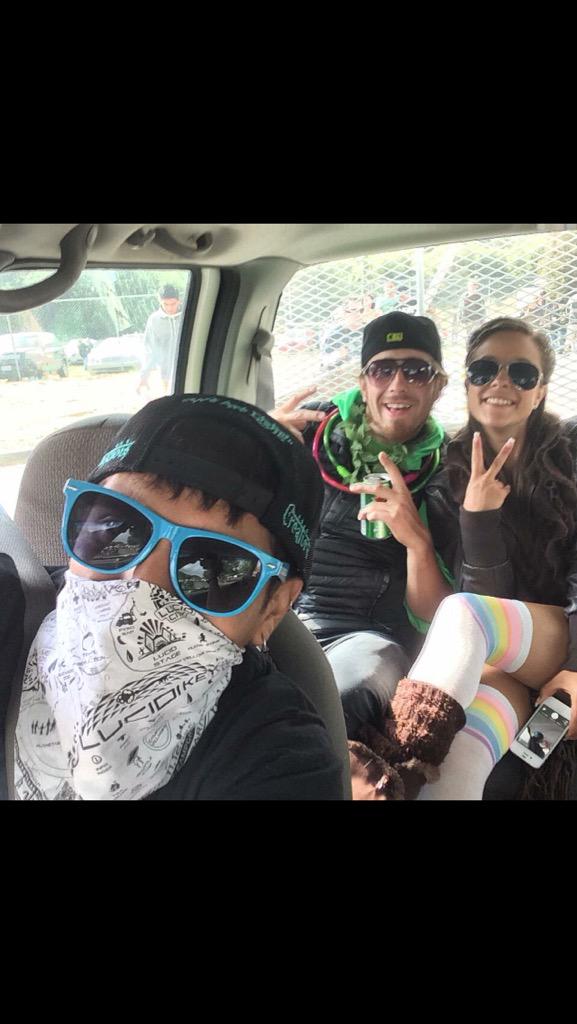 ConsciousCreatu's tweet photo. Getting escorted into the @blazengloryfest #blazenglory #Medicine #music #love #art #consciouscreatures #vip #awesome http://t.co/2eJCBgvYNM