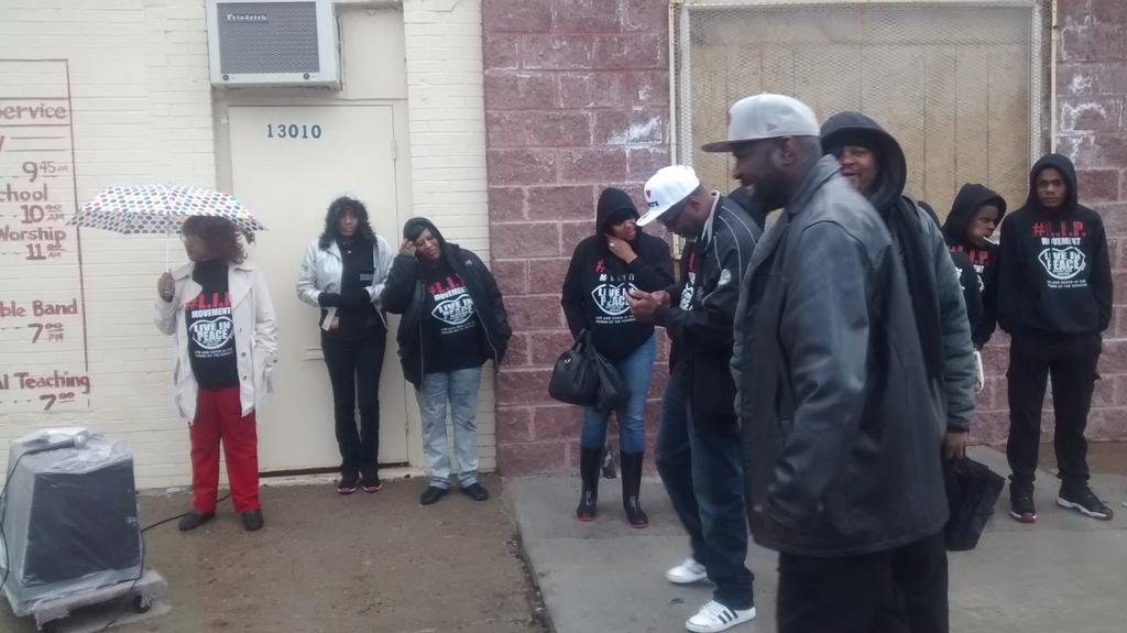 tinnille3's tweet photo. On East 7mile speaking to the neighborhood #lip @PreachersOxygen http://t.co/z0A1KLCO0O