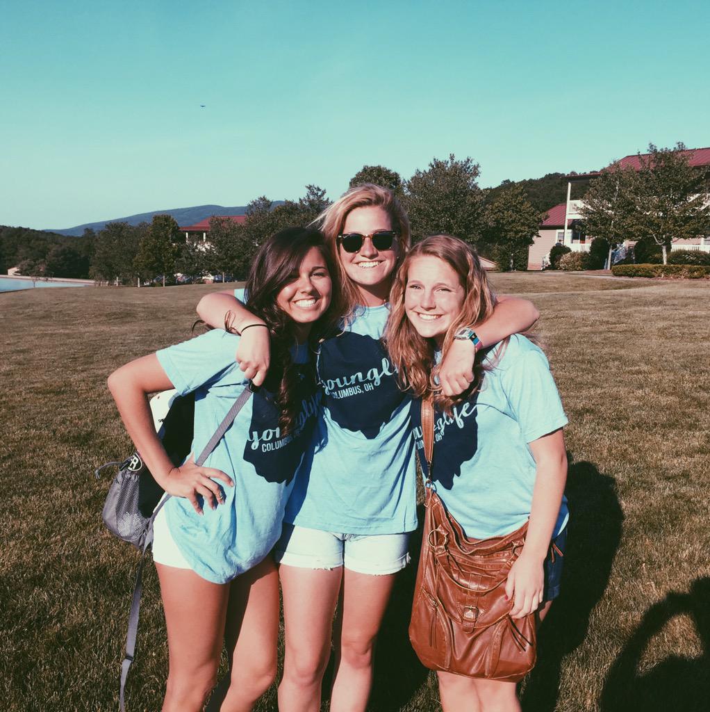its_M33SH's tweet photo. @cwaat07 @Lindseyrudek #tinygroup @molly_hash http://t.co/tPA8S6WBws