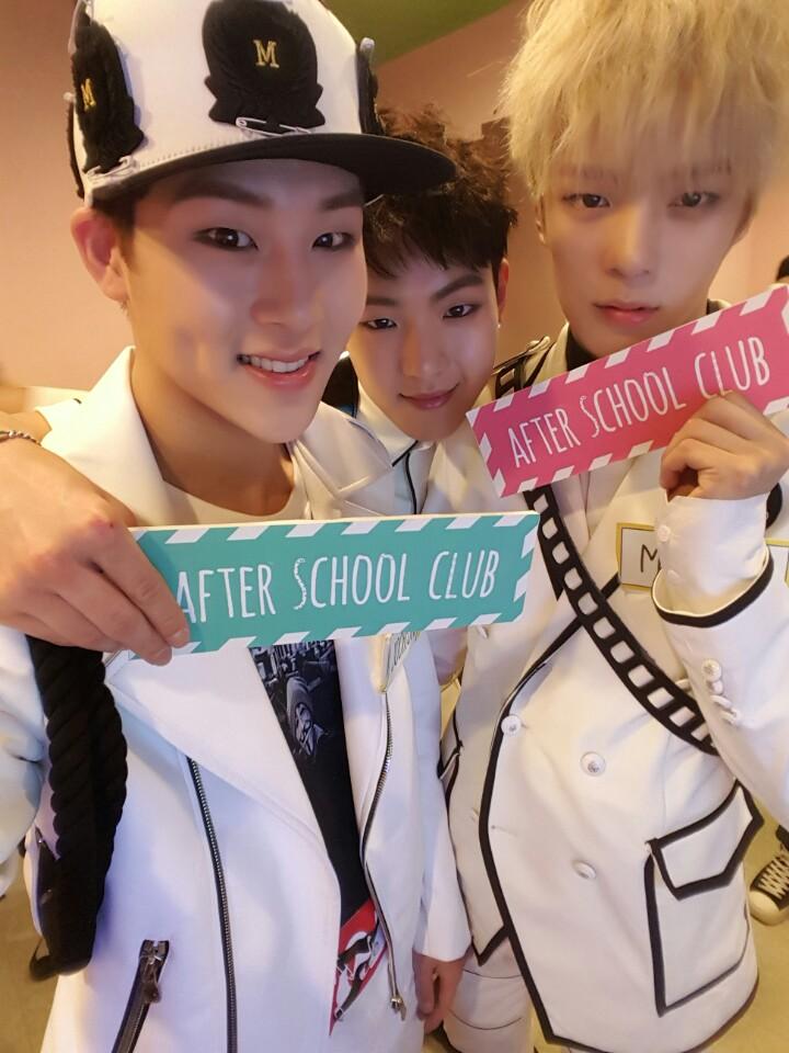 arirang_ASC's tweet photo. HEY HEY they're ready for today's show...... ARE YOUUUUUUUU?!?!#MonstaX_ASC http://t.co/aQBaimnarL