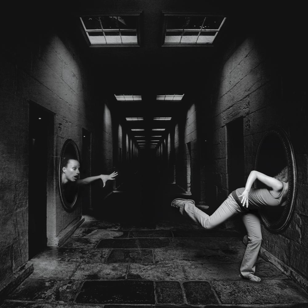 alicia_therese_'s tweet photo. #Surrealism! Pretty cool, eh? Photography by Mike Jusino #Graphics #PhotoManipulation #PhotoEditing #SplitInHalf http://t.co/bvn3rBNAnT