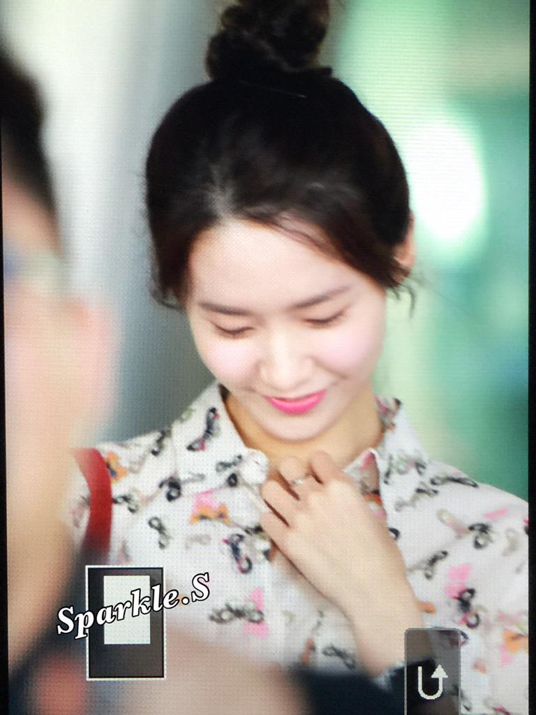 [PIC][26-05-2015]YoonA trở về Hàn Quốc vào trưa nay CF5yqt6VAAA6Wsv