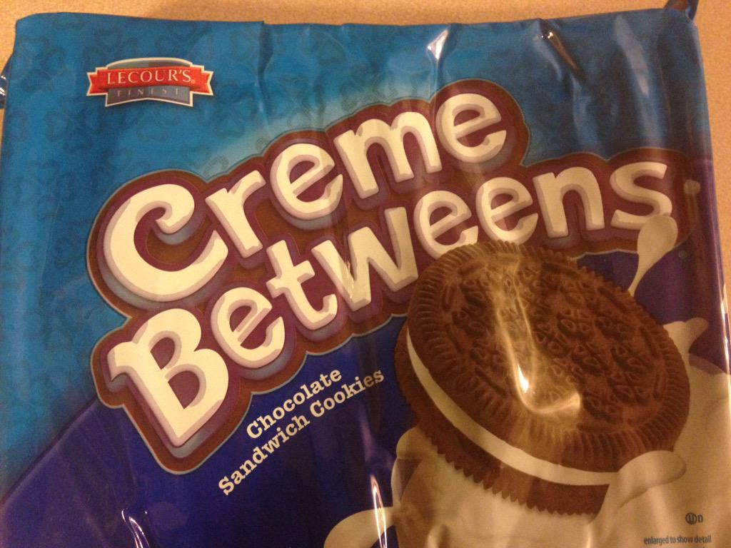 callax98's tweet photo. Really? This is the best fake name for Oreos you could think of? -17 out of 10 on the creativity scale👍 http://t.co/vxlULlV0dp