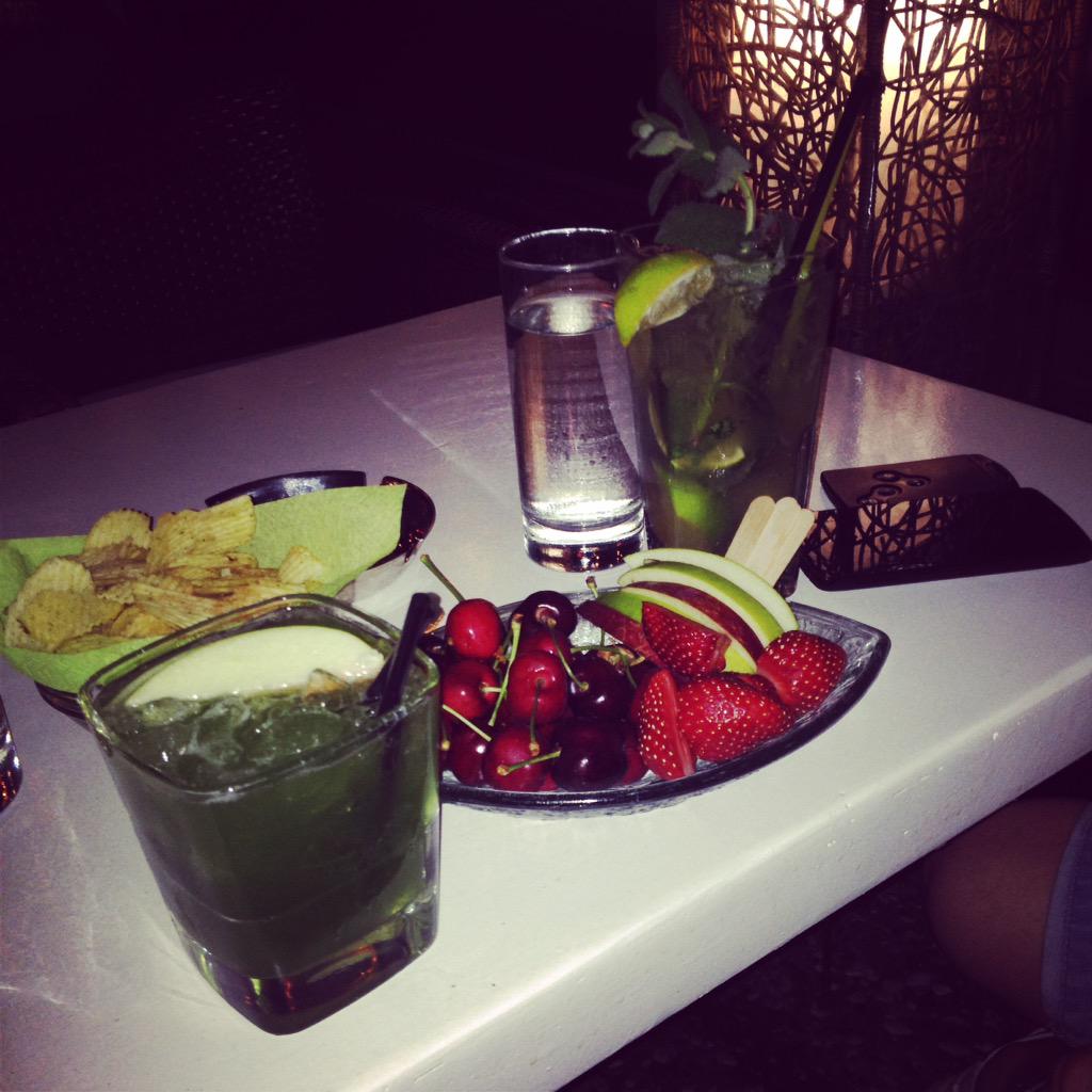 MariaMariaxx1's tweet photo. 🍸💘🍓💓😉 http://t.co/YGwHVnJ48i