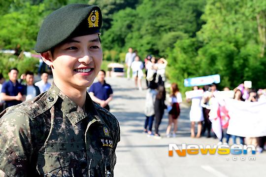 JasaUpFollower_'s tweet photo. "@RunningManGuest: Welcome back Song Joong Ki! http://t.co/KW2KRB49oc"