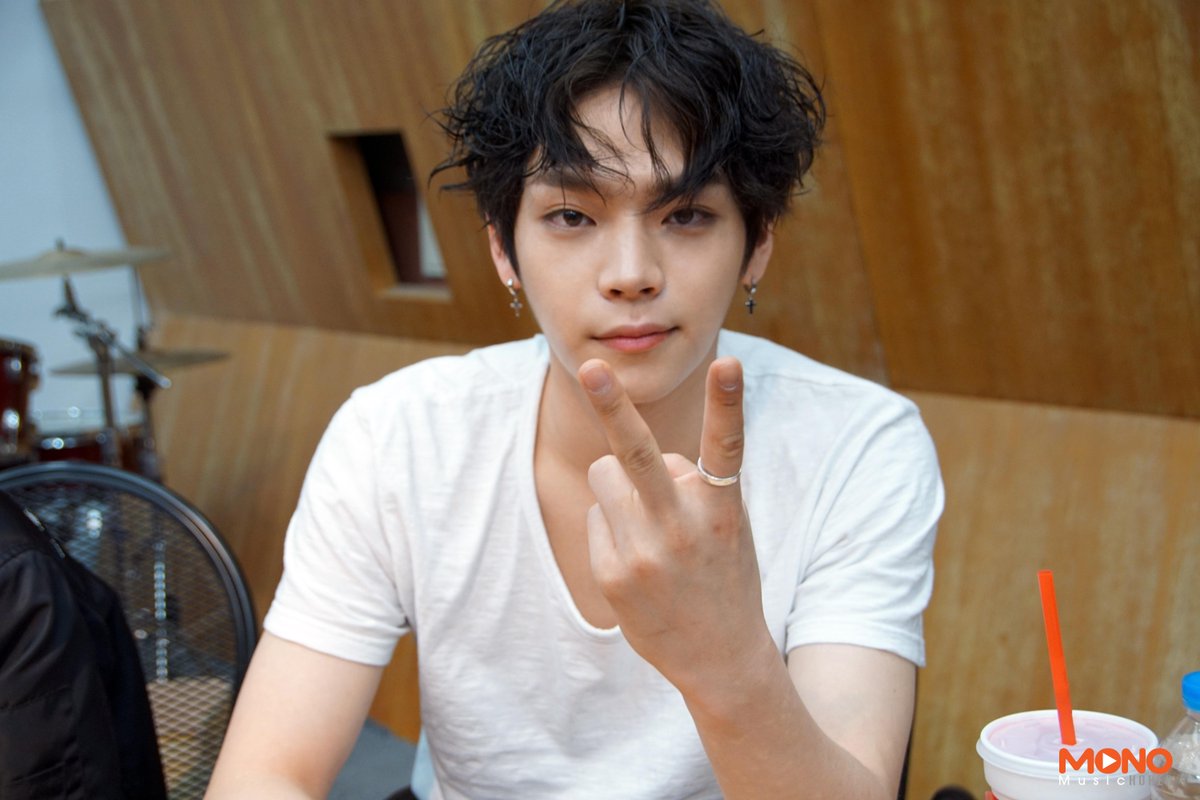 Acianaura's tweet photo. 150525 홍대 #팬사인회 비하인드! 더 많은 사진은 Facebook, Fan Cafe 에서 확인 해 주세요! #Acian #LOJ #LO_J #JungSang #HyukJin #SangHyeon #JinO http://t.co/XioOCrEjNb