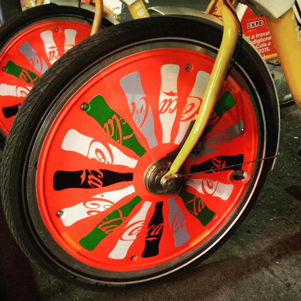 Festeamilano's tweet photo. @CocaCola for @Expo2015Milano  #colours #fashion #atm #milano
Siete pronti a fare un giro? Enjoy! @BikeMi http://t.co/9D9mVh6lf8
