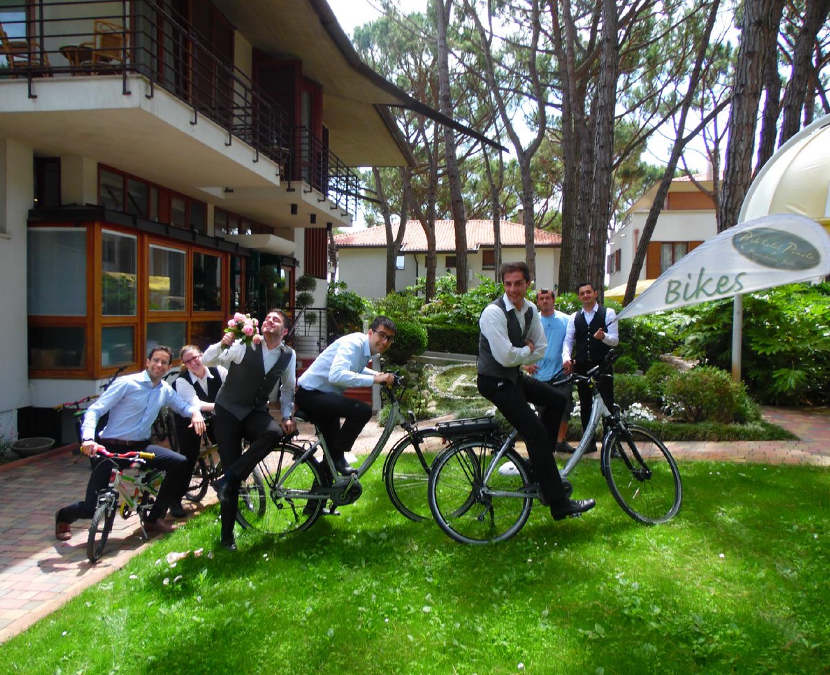 ParkHotelPineta's tweet photo. #parkhotelpineta
Venite a provare le nostre E-Bike al #parkhotelpineta dove lo sport ed il buon umore non mancano mai http://t.co/8fcUTyd0z7