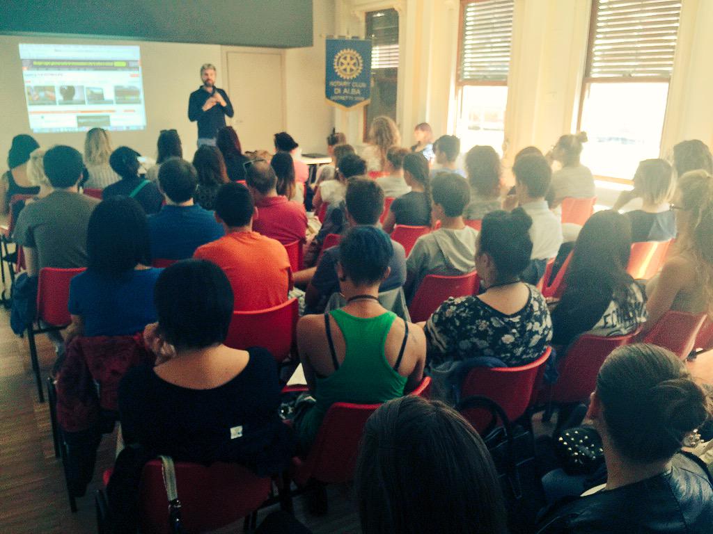 piervaccaneo's tweet photo. Il tema sono le #startup e ne parliamo al @RotaryAlba con @dariodelia74, digital champion di Alba. http://t.co/LAJGLc5DVp