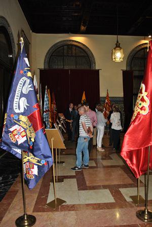 FUTER_ET's tweet photo. Futer. Sevilla. Se inaugura la Exposición de Banderas con motivo del DIFAS. #GraciasMILitares http://t.co/JhEtKATTIn