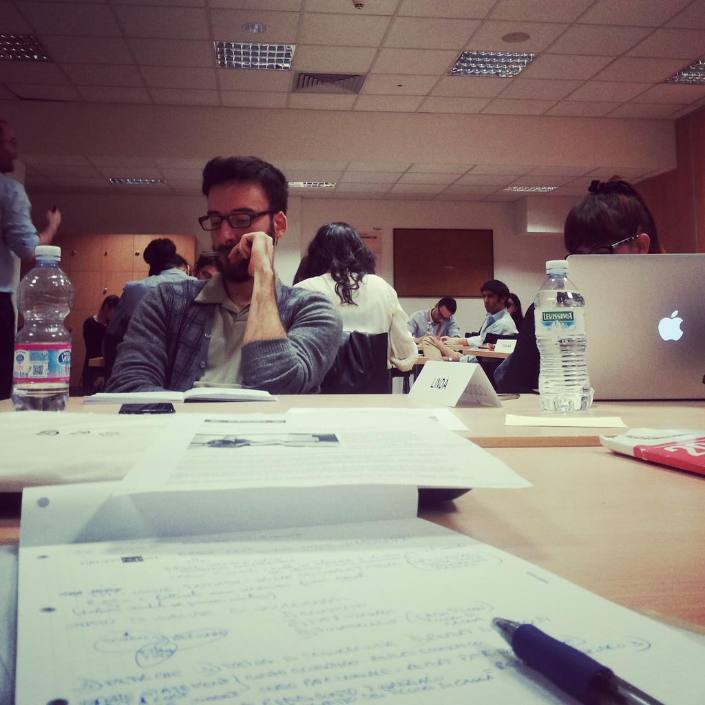 Enea_Silvio's tweet photo. Oggi si parla di #BilancioAziendale Business Play Aula G @sole24ore #Meno30 al #SMMdayIT @88_senia  @MatteoBetti10 http://t.co/xamWBf3hHd