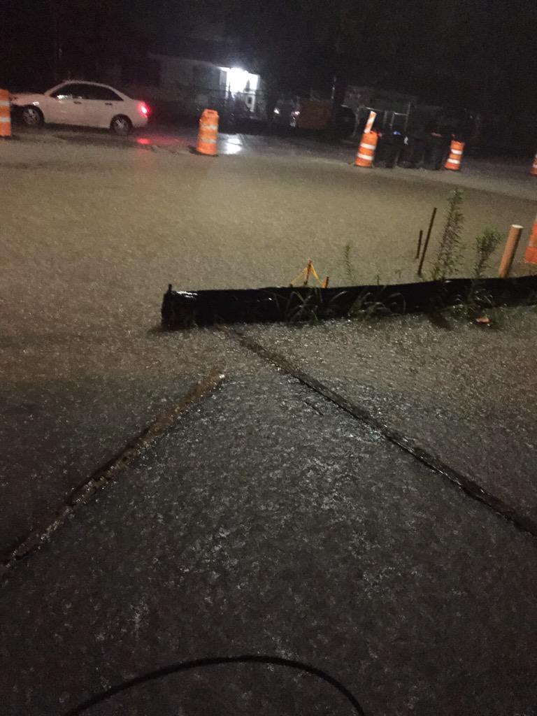 desirae_ochoa's tweet photo. Parker Rd under water. #abcnews #cityofhoustonneedstofixourroads.. http://t.co/MnaF8M3yNj