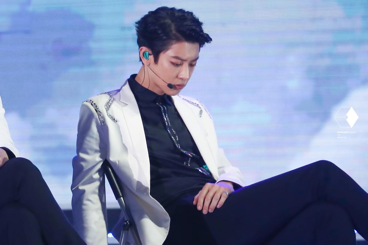 EXOPtw's tweet photo. [UPDATA] 141025 MBC Korean Music Wave in Beijing #EXO http://t.co/XyLWaPbPrI http://t.co/homIrA81e6