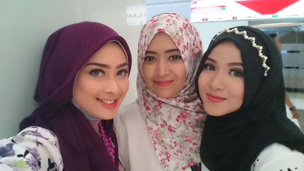 klitoris wanita montok dikontolin