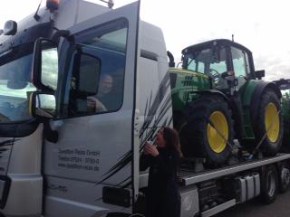 Onze eigen <a href="/mar10us/">Martine Legtenberg</a> brengt #gratis #koffie tot in de cabine! Sta je ook in de #file
op de #A12, neem P Aalburgen!