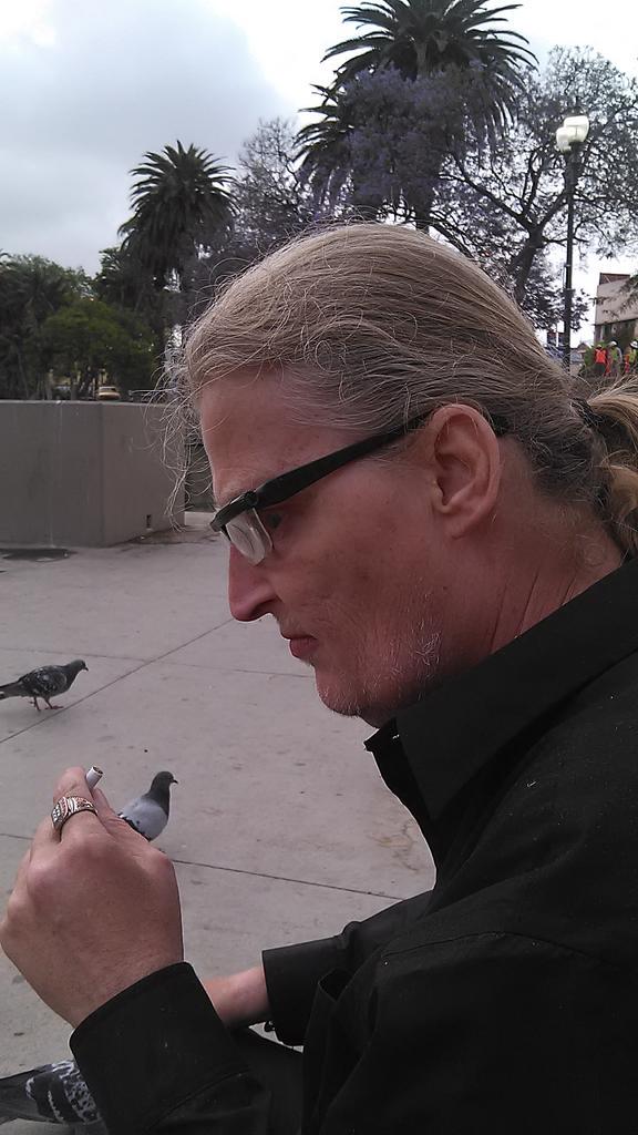 jayjayescabar's tweet photo. One of my friends, Richard. Downtown L.A http://t.co/hmOrRNZyO0