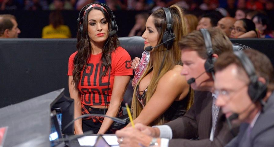 Luv_the_Bellas's tweet photo. Queens on commentary last night on #RAW.😍😘❤ It's so much better when it's Bellafied. @BellaTwins  #RawIsBellas http://t.co/dOccsLYk9w
