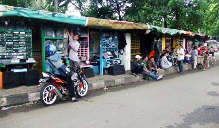 infobdg's tweet photo. Barang bekas tapi berkualitas? Cek disini➣ "Lokasi Pasar Barang Bekas di Bandung" http://t.co/VmBkGQscUV #wisataBDG http://t.co/sfRtnOXR2p