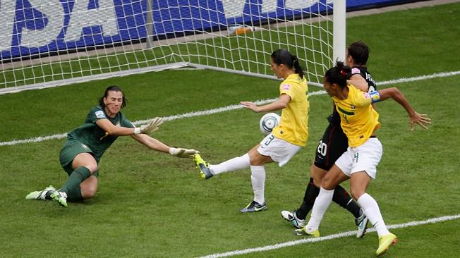 fifacom_de's tweet image. NOCH 11 TAGE
11 #Eigentore wurden bei den bisherigen sechs Endrunden des #FIFAWWC erzielt - fifa.to/1FcCzpc