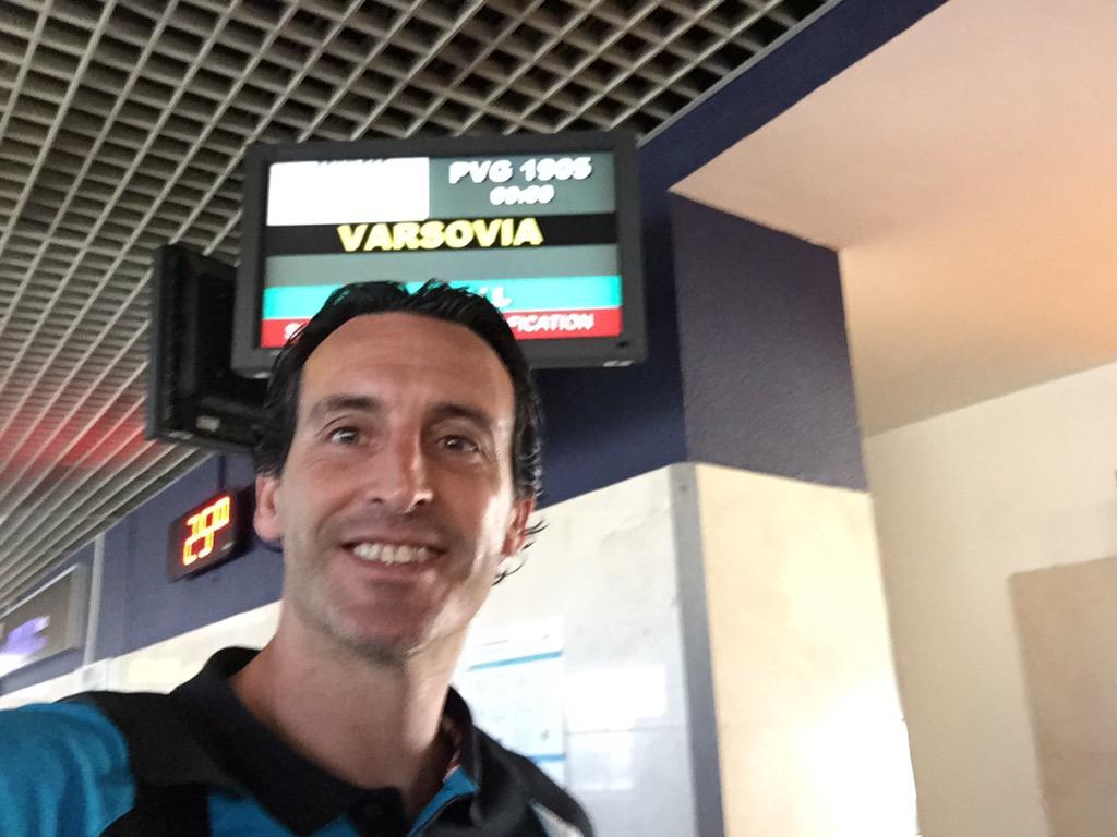 UnaiEmery_'s tweet photo. Otro vuelo único hacia un nuevo momento único. Allí os veremos y sentiremos a TODOS los Sevillistas. #RoadtoVarsovia http://t.co/hoDi7flkF7