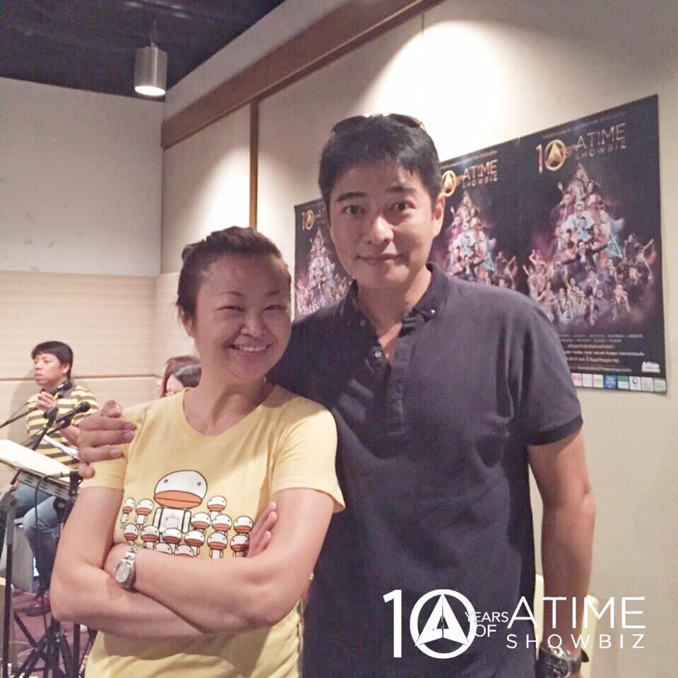 kongclubdotcom's tweet photo. แล้วไปเจอกับคู่จิ้น พี่ก้องพี่คิ้มกันนะจ๊ะ #10ปีเอไทม์ http://t.co/fGRj2duURR