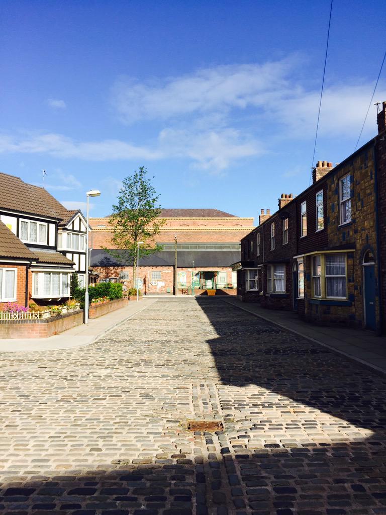Oh to be able to work in Weatherfield x "<a href="/antonycotton/">Antony Cotton MBE</a>: Morning Weatherfield! <a href="/itvcorrie/">Coronation Street</a> "